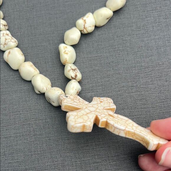 Women White Turquoise Ivory Chunky Natural Howlite Stone Cross Pendant Necklace - Picture 7 of 13